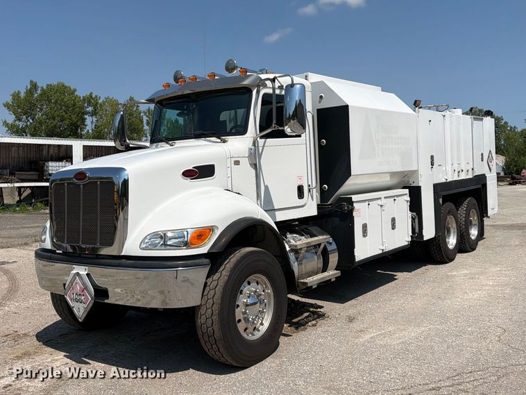 2019 Peterbilt 348 fuel and lube truck - FU4588