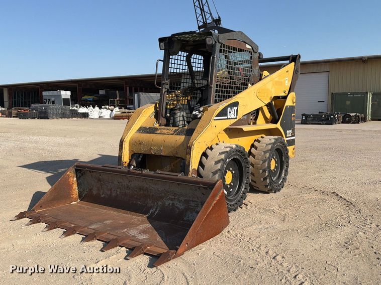2004 Caterpillar 262 skid steer loader - MZ9895
