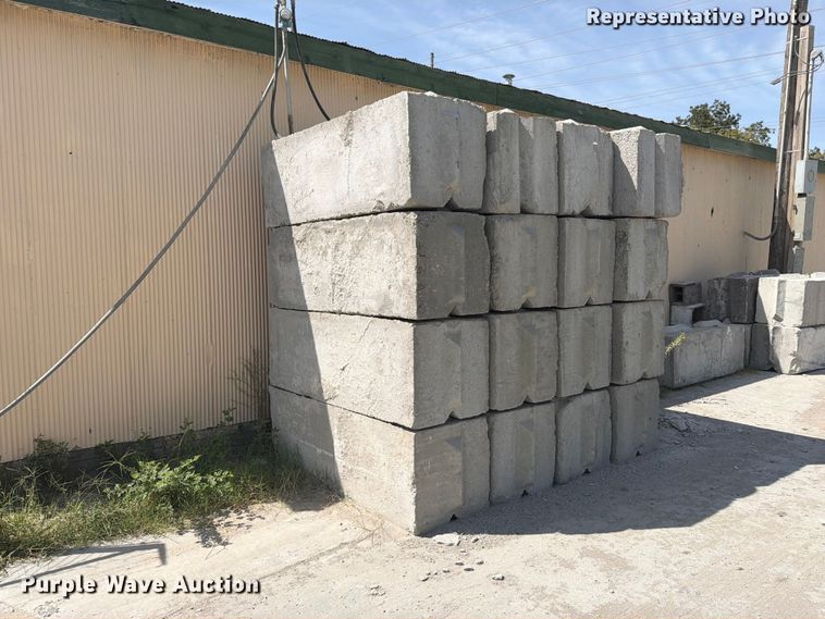 (16) concrete edge bunker blocks - MZ9959