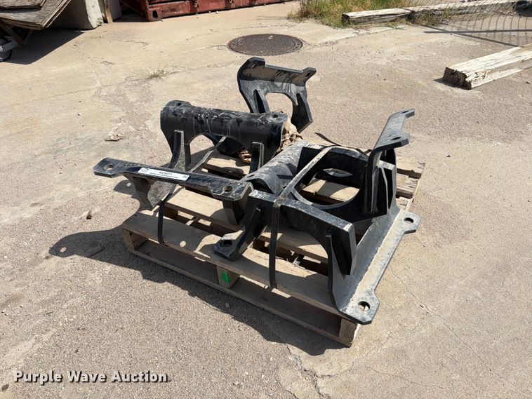 (4) excavator track guards - MZ9971