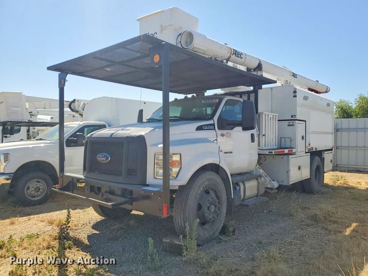 2016 Ford F750 forestry bucket truck - YA3445