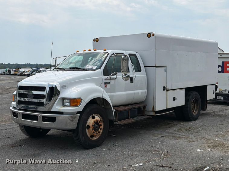 2010 Ford F750 Super Duty XL Crew Cab chipper truck - YA3901