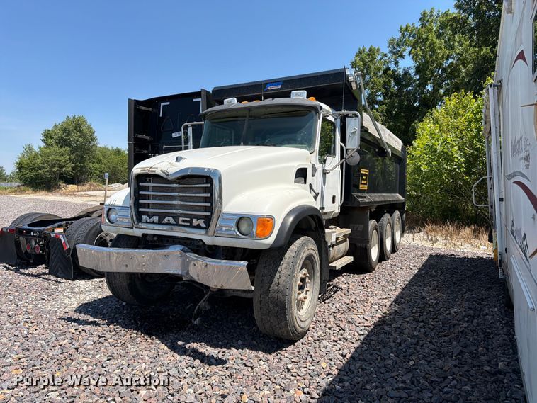 2004 Mack Granite CV713 dump truck - YA4130