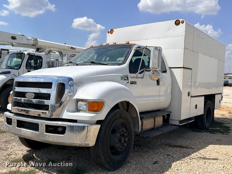 2009 Ford F750 Super Duty Ext. Cab chipper truck - YA4395