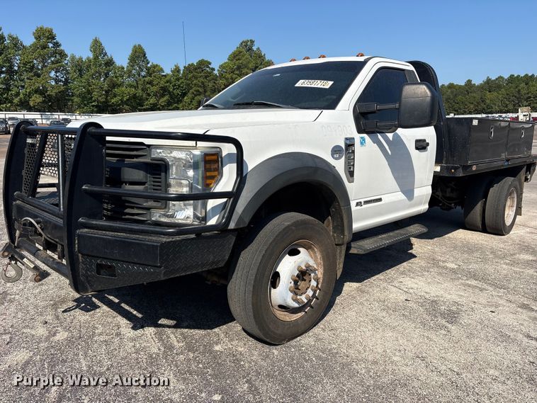 2019 Ford F550 Super Duty flatbed truck - YA4404