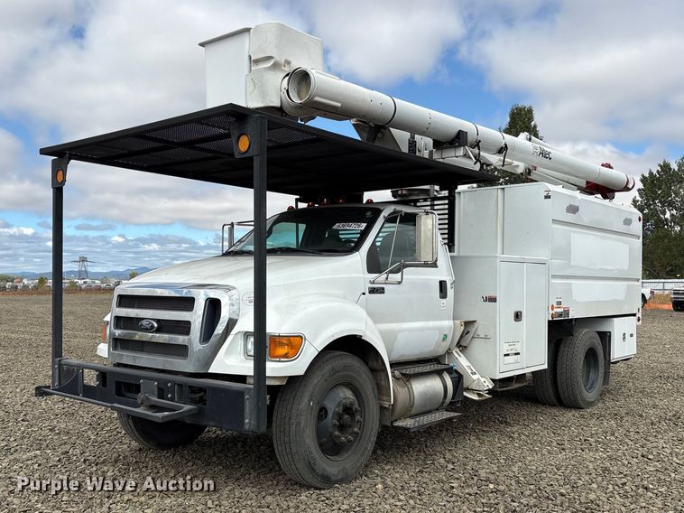 2015 Ford F750 forestry bucket truck - YA4444
