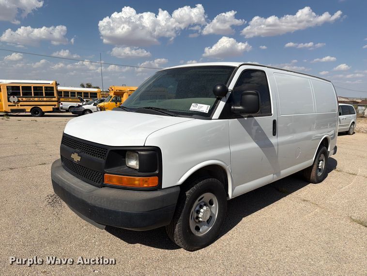 2015 Chevrolet Express 3500 van - DV8603