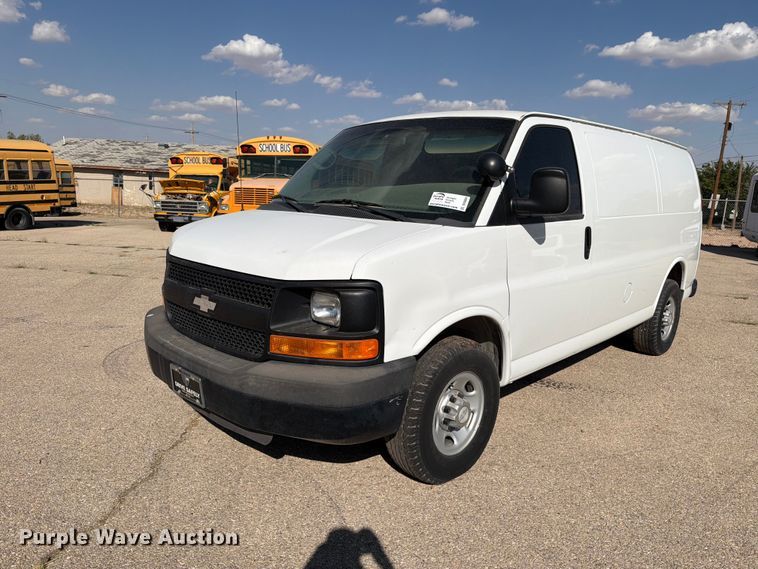 2015 Chevrolet Express 3500 van - DV8604
