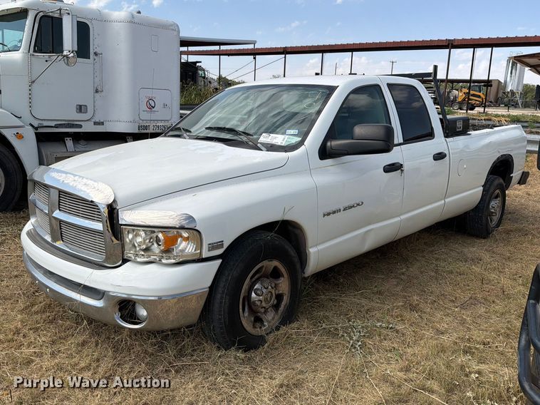 2003 Dodge Ram 2500 Crew Cab pickup truck - DV8612