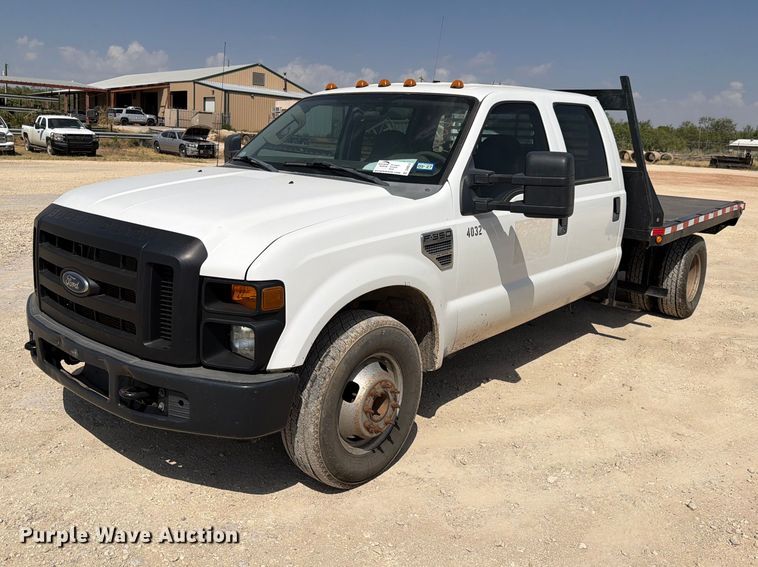 2009 Ford F350 Super Duty Crew Cab flatbed pickup truck - DV8614
