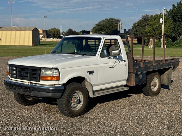 1996 Ford F250 XL flatbed pickup truck - DY3306