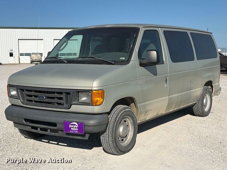 2005 Ford E150 van - DZ4737