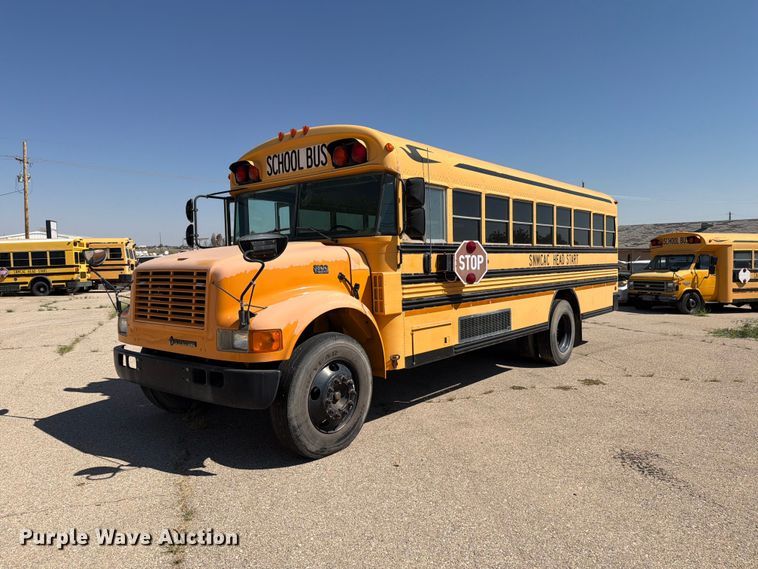 2001 International 3800 school bus - EF6435