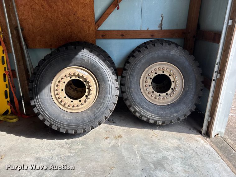 (4) Michelin 395/85R20 tires and wheels - EO4493