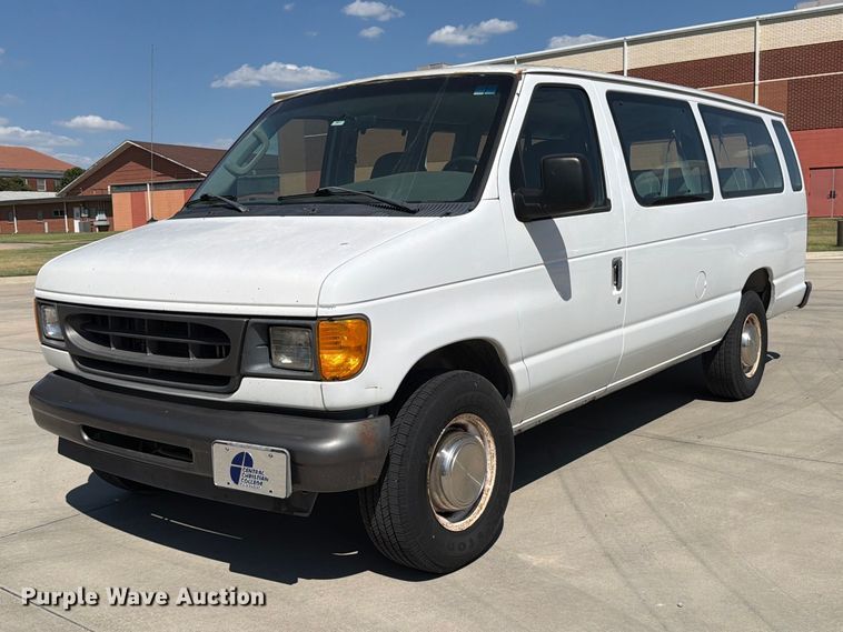 2003 Ford E350 van - EP7571