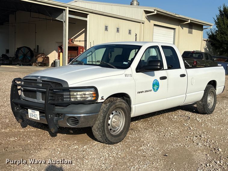 2004 Dodge Ram 2500 Crew Cab pickup truck - EU0776