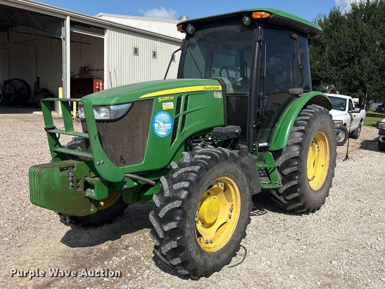 2013 John Deere 5085M MFWD tractor - EU0784