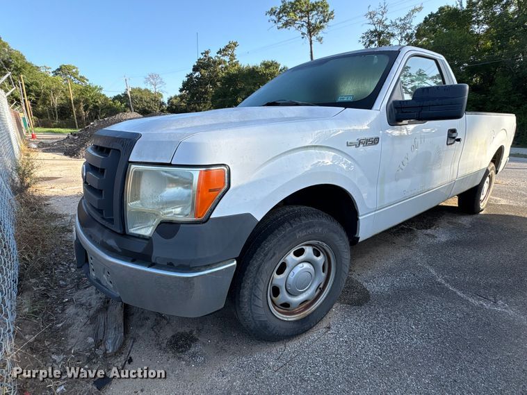 2011 Ford F150 pickup truck - EU0876