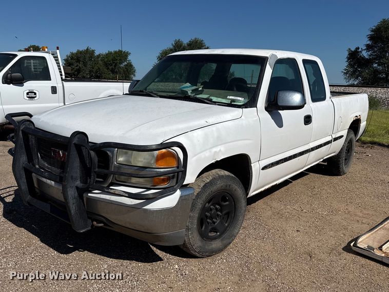 2000 GMC Sierra 1500 Ext. Cab pickup truck - EW4037