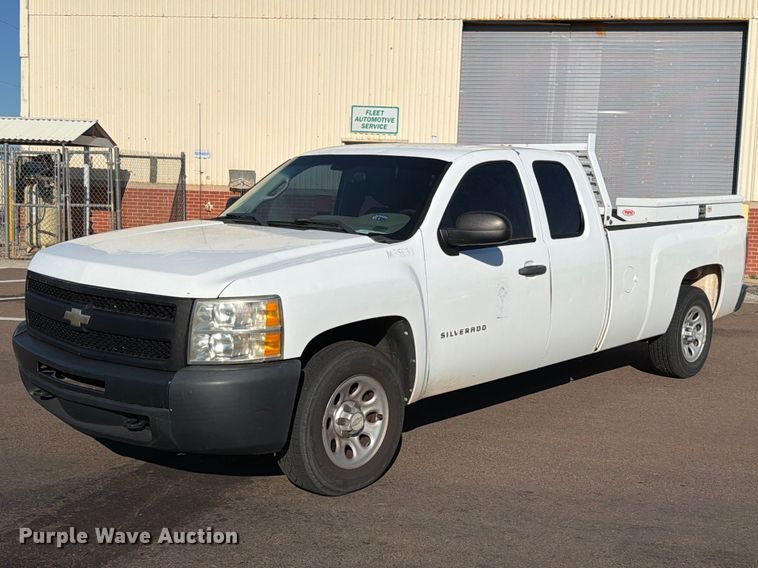 2010 Chevrolet Silverado 1500 Ext. Cab pickup truck - EW8759