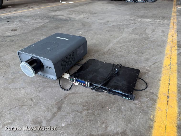 Christie LHD700 projector - EX0998