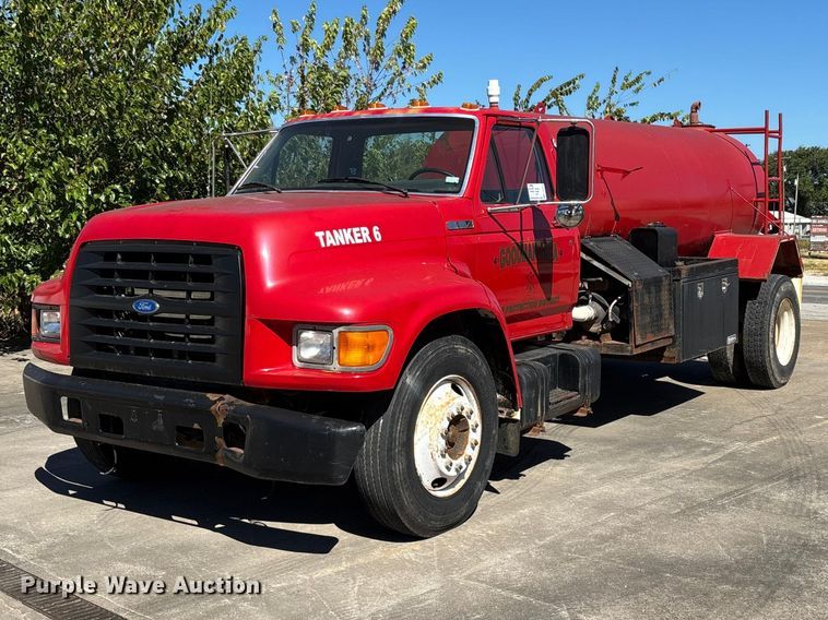 1997 Ford tanker fire truck - FG0640