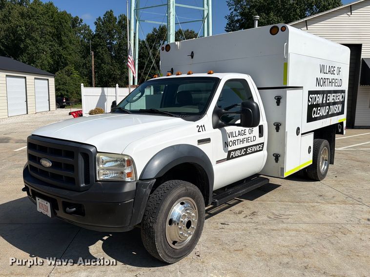 2006 Ford F550 chipper truck - FG3007