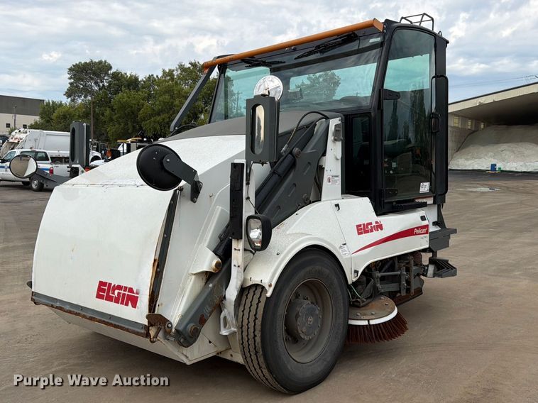 2018 Elgin Pelican street sweeper - FK3386