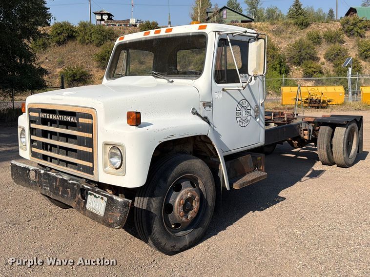 1983 International 1654 truck cab and chassis - FK4581