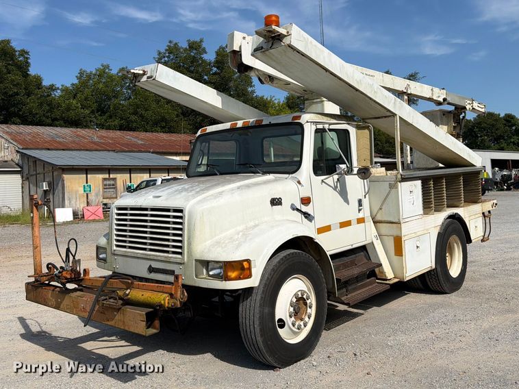 1999 International 4700 bucket truck - FN2047