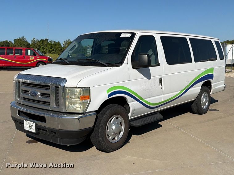 2013 Ford Econoline E350 van - FN5853