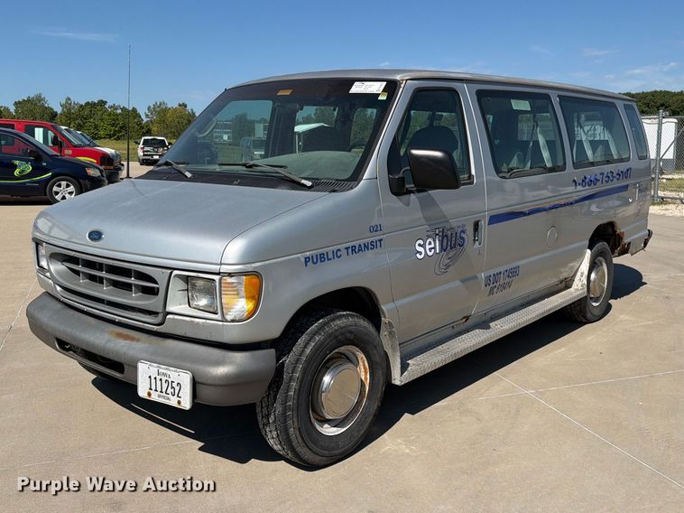 2002 Ford E350 van - FN5857