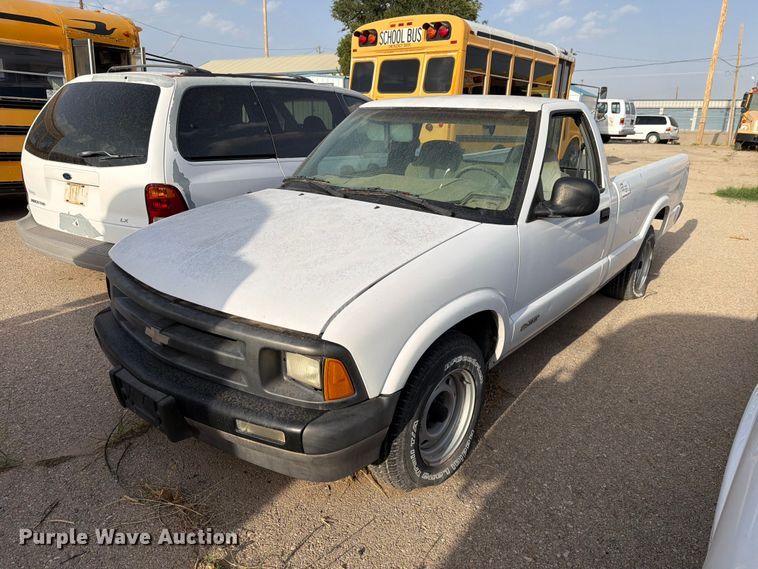 1995 Chevrolet S10 pickup truck - FO3002