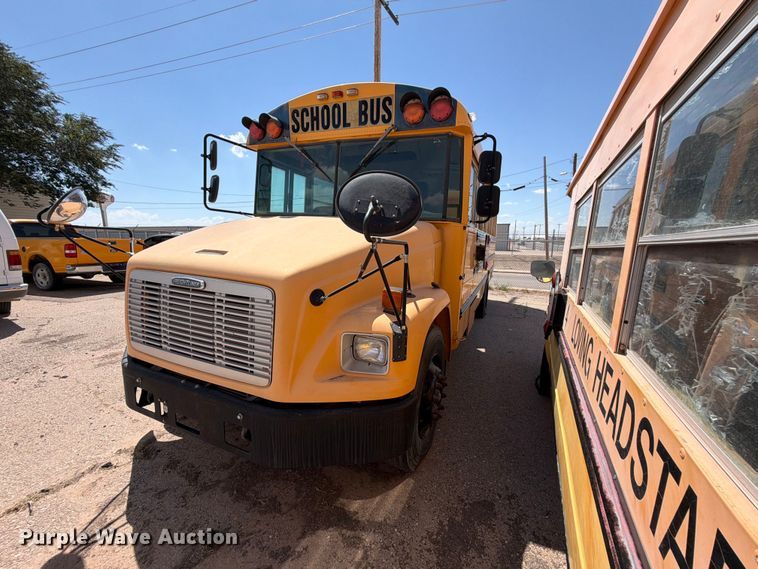 2004 Freightliner FS65 school bus - FO3012