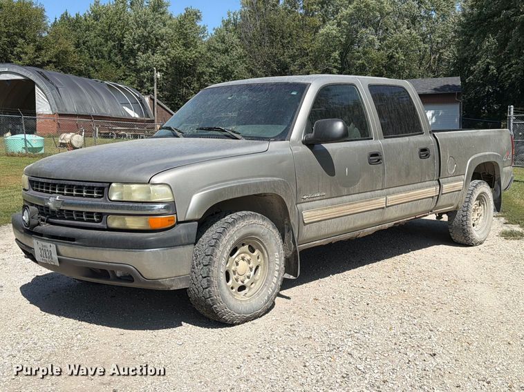 2002 Chevrolet Silverado 1500 Crew Cab pickup truck - FP3045