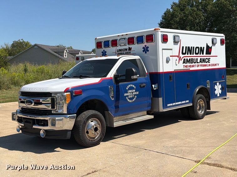 2017 Ford F350 Super Duty XLT ambulance - FT6229