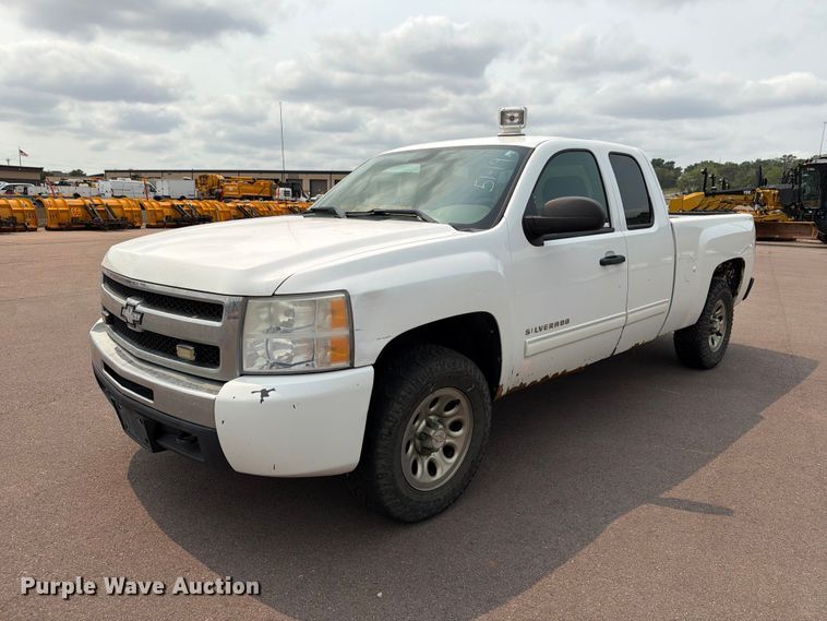 2011 Chevrolet Silverado 1500 Ext. Cab pickup truck - FT6512