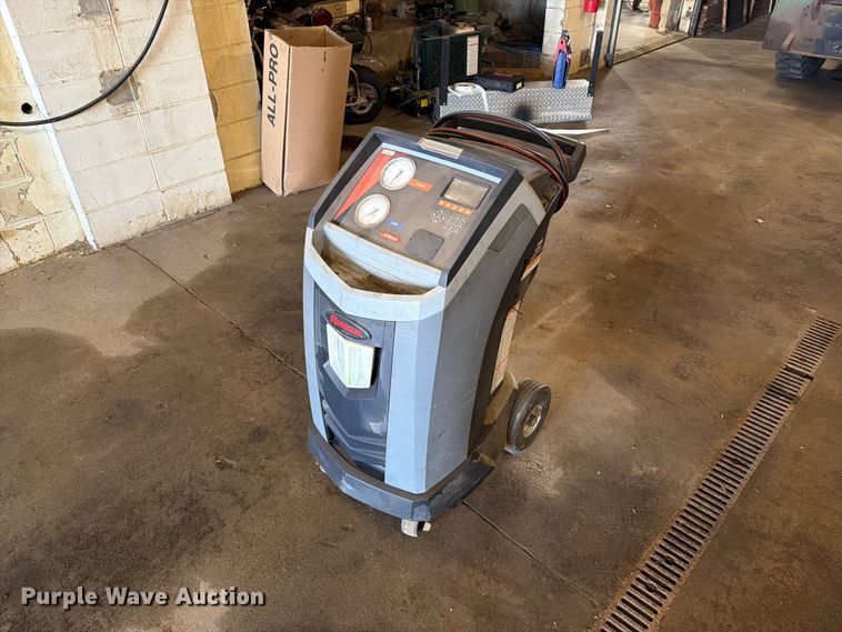 Robinair 34788NI refrigerant recovery recycling machine - FT6589