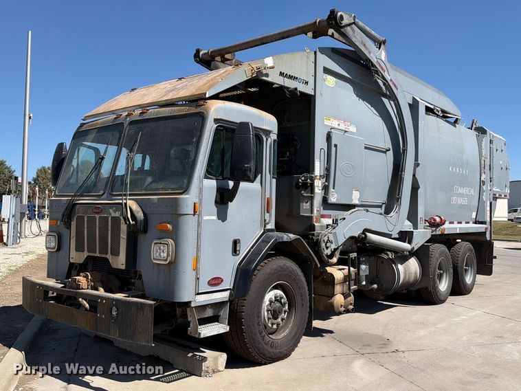 2019 Peterbilt 520 refuse truck - NF9538
