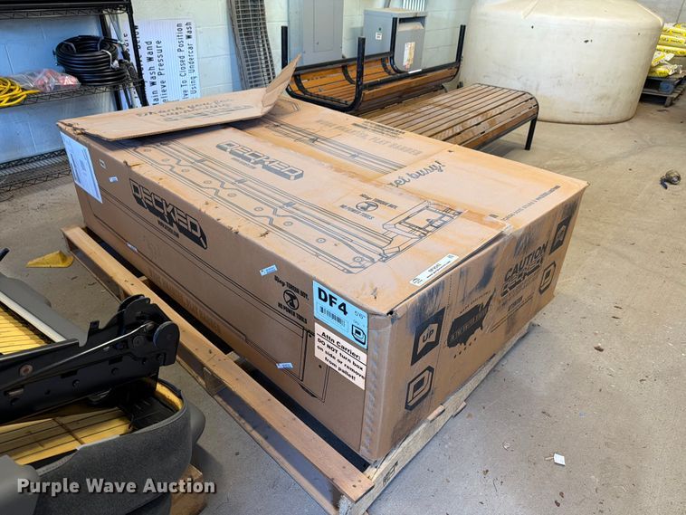 Decked toolbox - NF9543