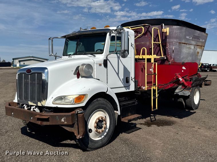 2007 Peterbilt 335 feed mixer truck - DY3279