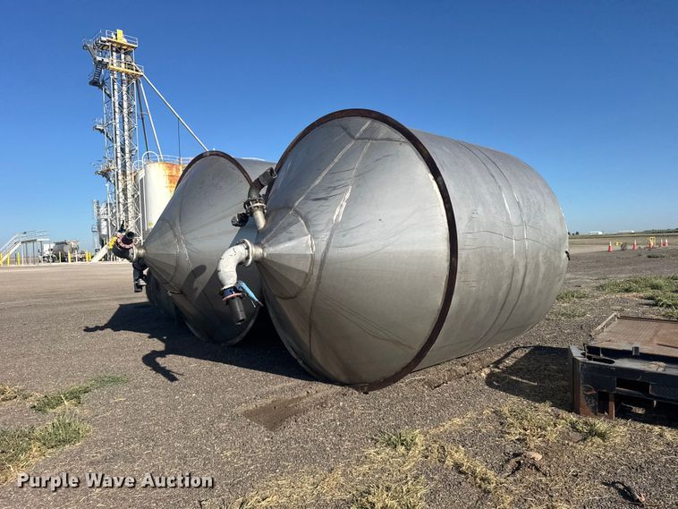 (2) stainless steel tanks - DY3298