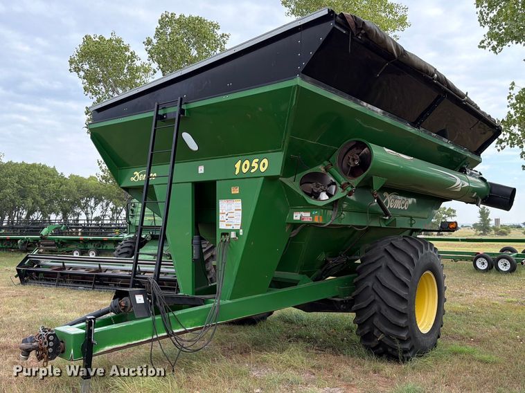 Demco 1050 grain cart - EP7544