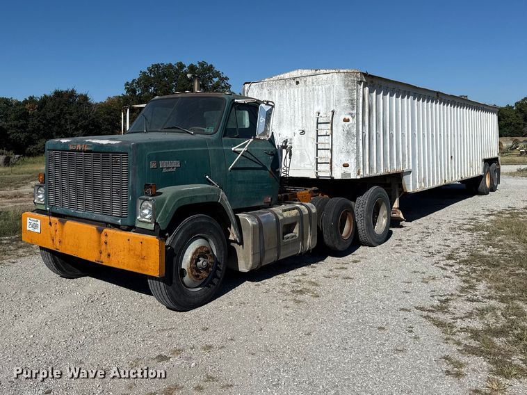 1981 GMC grain truck with grain trailer - EV6139