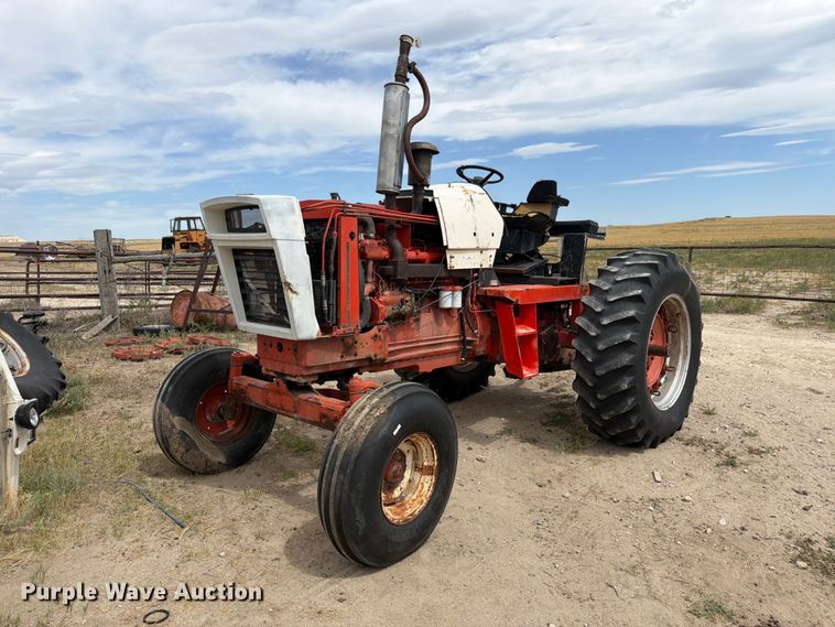 1976 Case 970 tractor - EW2205