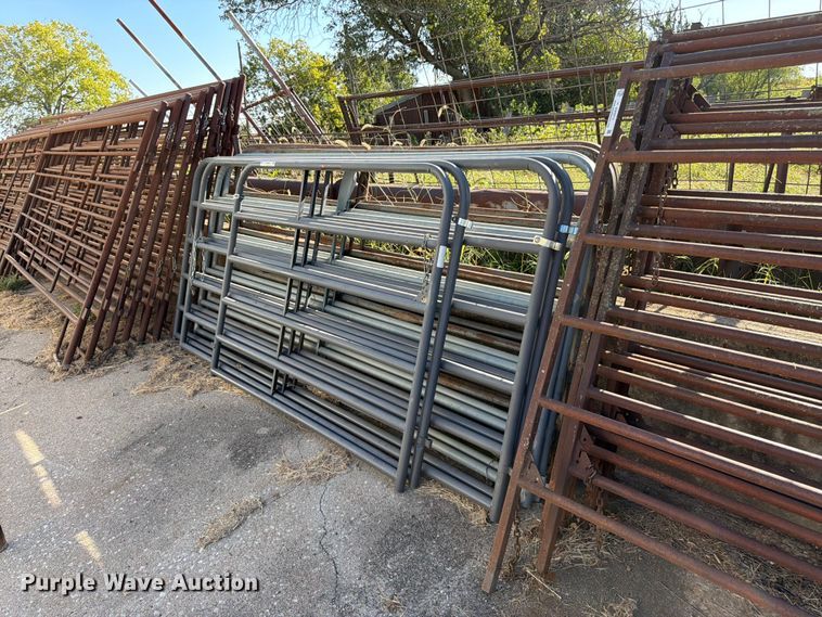 Approximately 8 livestock panels - EW5013