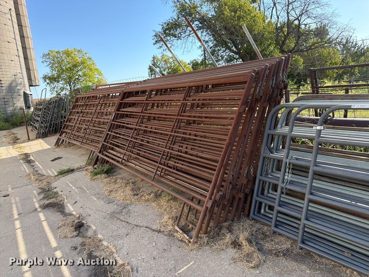Approximately 19 livestock panels - EW5014