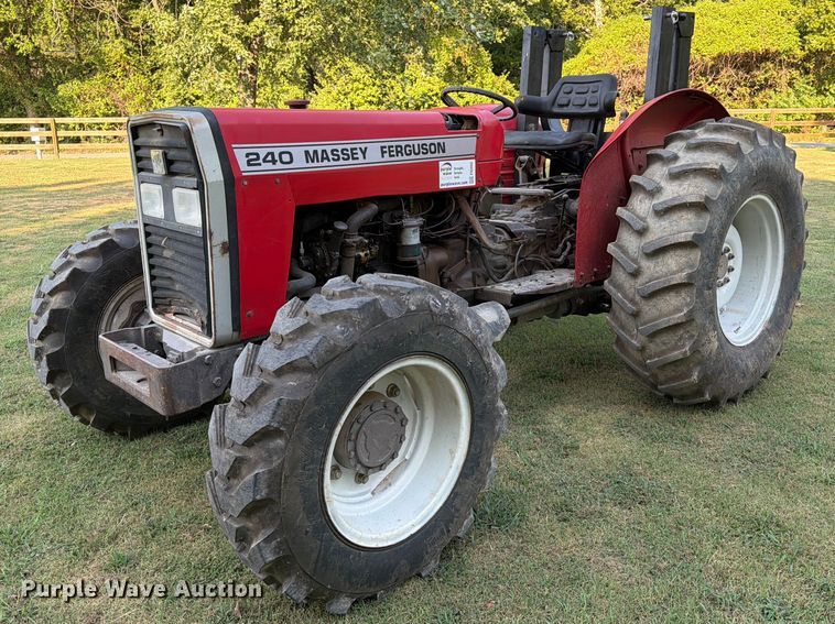 1997 Massey Ferguson 2404WD MFWD tractor - FI0402