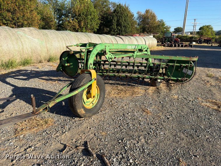 John Deere 660 hay rake - FK5103