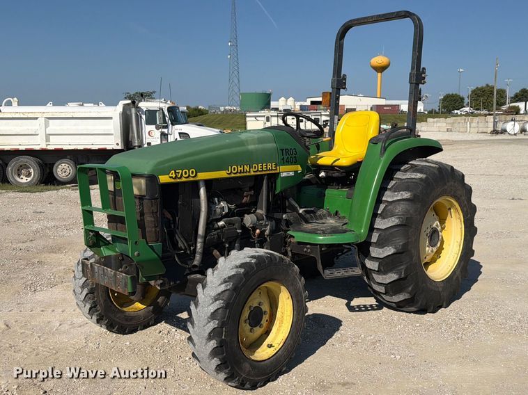 John Deere 4700 MFWD tractor - FU0506